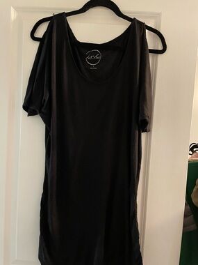 INC International Concepts Black Cold-Shoulder Tee